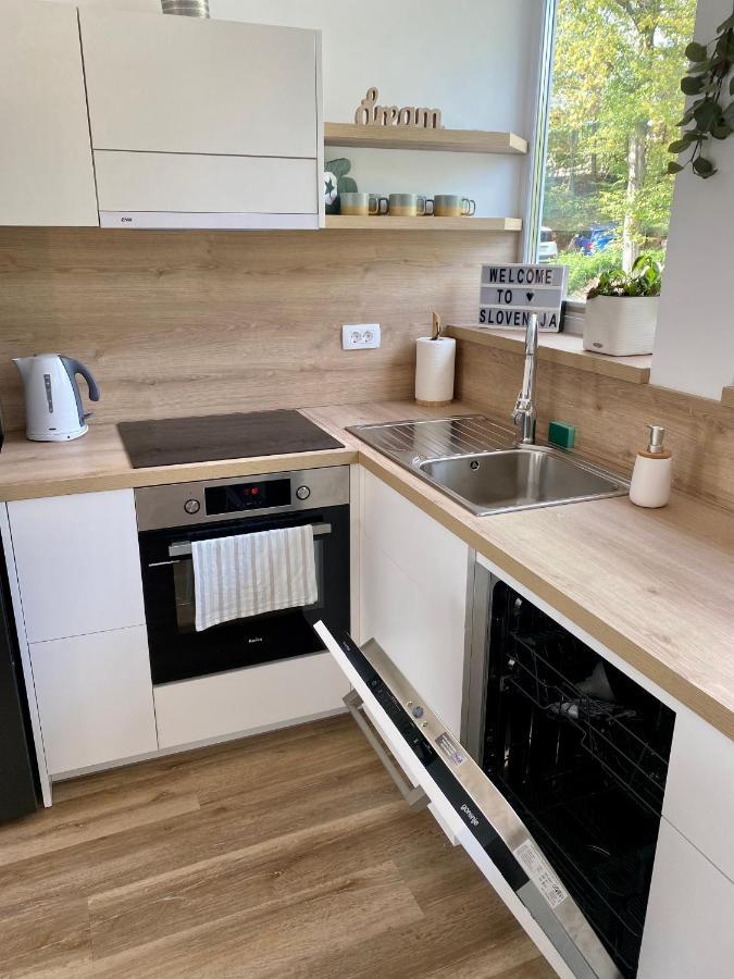 Sunny Oak Estate Lejlighed Mengeš Eksteriør billede