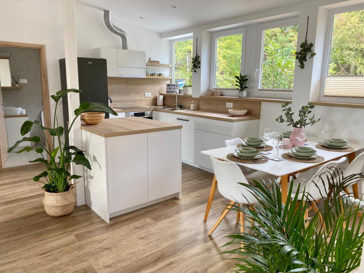 Sunny Oak Estate Lejlighed Mengeš Eksteriør billede