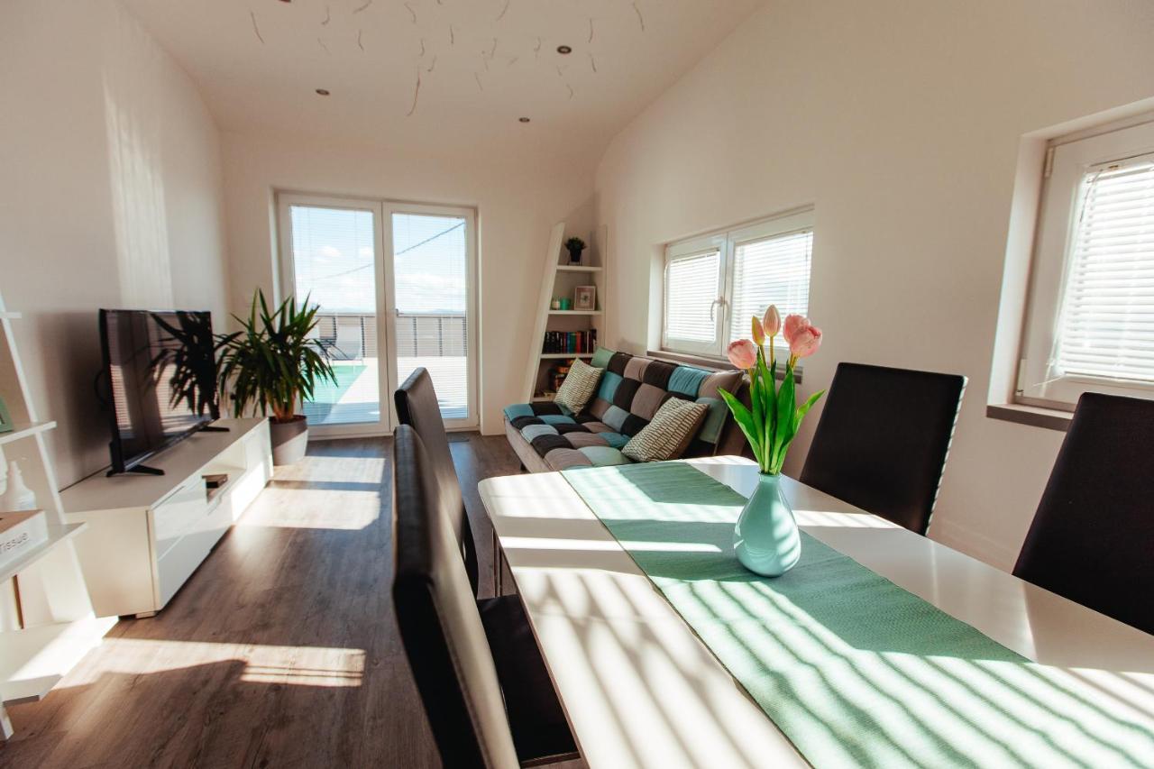 Sunny Oak Estate Lejlighed Mengeš Eksteriør billede