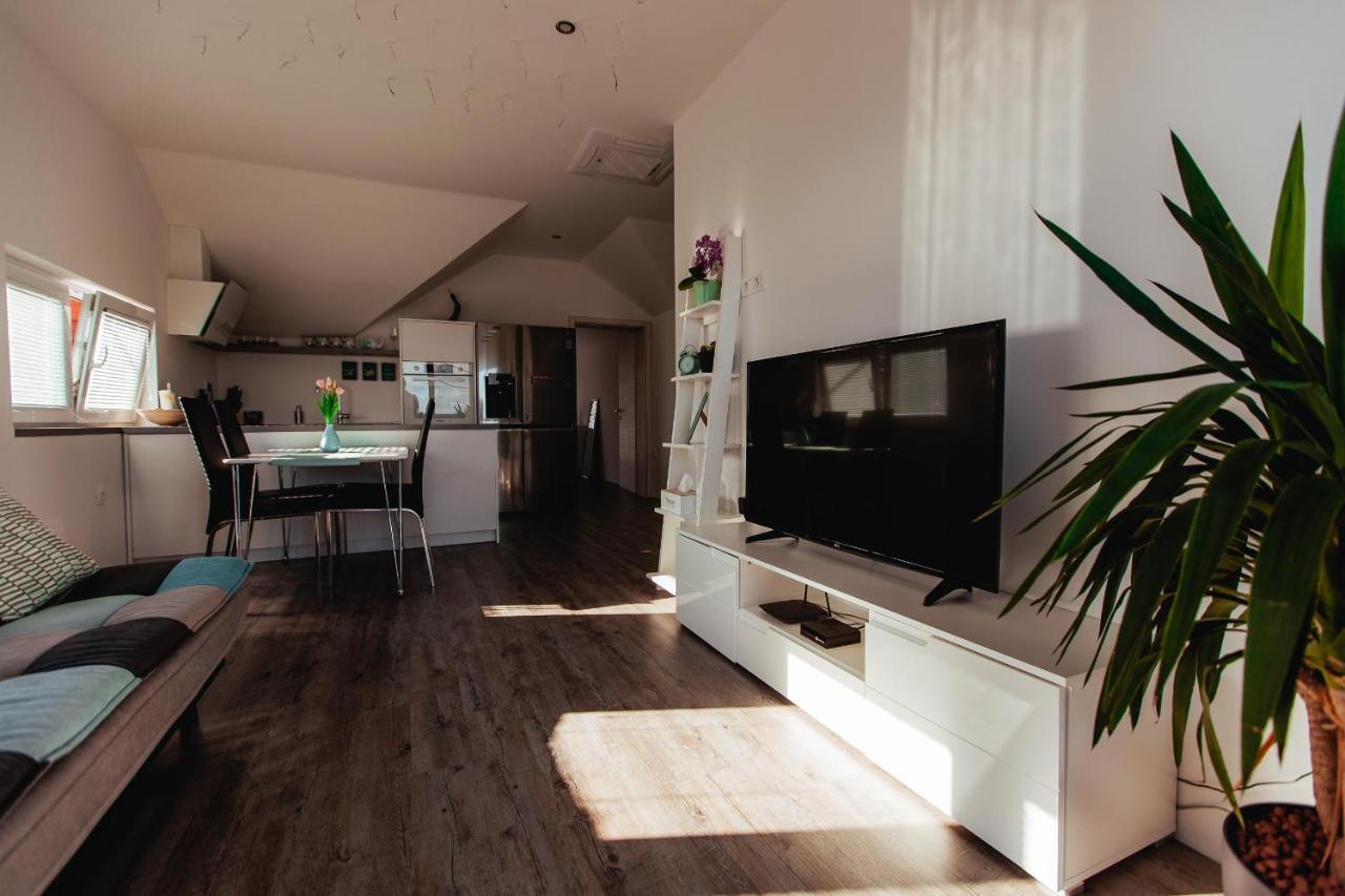 Sunny Oak Estate Lejlighed Mengeš Eksteriør billede